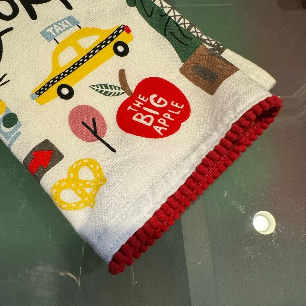 ISAAC MIZRAHI set of 2 NEW YORK kitchen towels- super cute and practical too! 🍎
